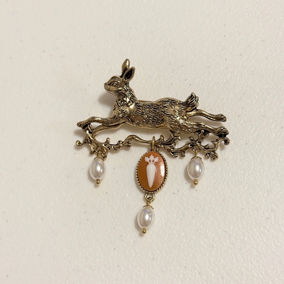 Vintage Gold Rabbit Brooch with Pearls - Picture 7 of 7